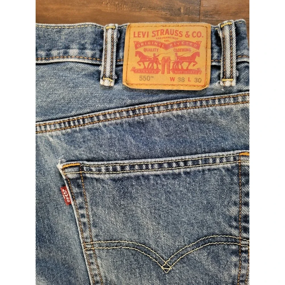 Levi’s 550 Relaxed Fit Jeans Men's 38x30 Light Wash Straight Leg Classic Denim